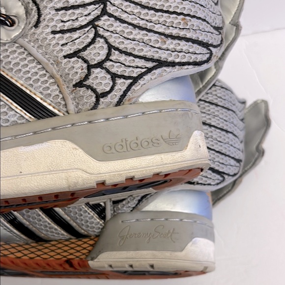 Jeremy Scott Wings x Adidas 
2.0 JS Obyo Metallic Silver
Sneakers - Picture 8 of 16